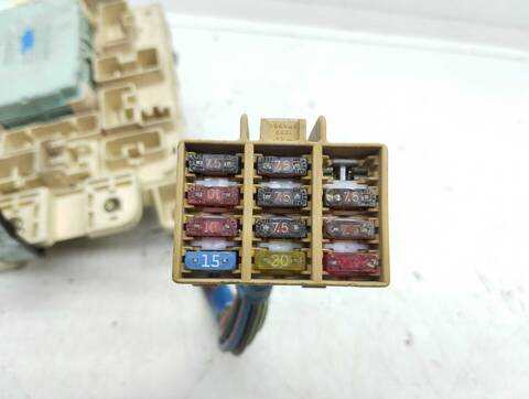 Foto 4ª: Caja Reles Fusibles Toyota Rav4 2.0 16V CAT 129CV 95KW [3SFE] (1996)