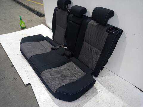 Foto 3ª: Asientos Traseros Toyota Auris HYBRID FEEL EDITION 136CV (2013)