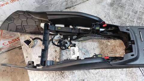 Foto 4ª: Consola Central Ford Focus TITANIUM 120CV 88KW [ZTDB] (2019)