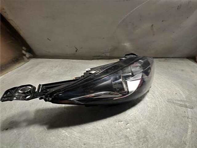 Foto 2ª: Faro Derecho Peugeot 308 1.2 STYLE [1.2 LTR. - 81 KW 12V E-THP - PURETECH] [HNZ / EB2DT]