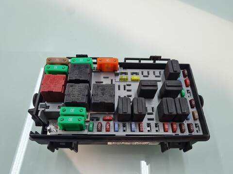 Caja Reles Fusibles Opel Corsa 1.2 16V CAT Z 12 XEP - LB4) 80CV 59KW