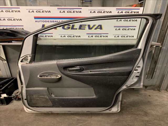 Foto 2ª: Puerta Delantera Derecha Nissan NV200 1.5 DCI 85-88-90CV [K9K 400] (2011)