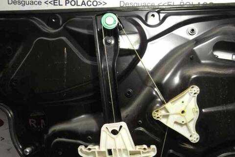 Foto 3ª: Elevalunas Manual Trasero Derecho Volkswagen Passat ADVANCE BERLINA 140CV 103KW [BKP] (2006)