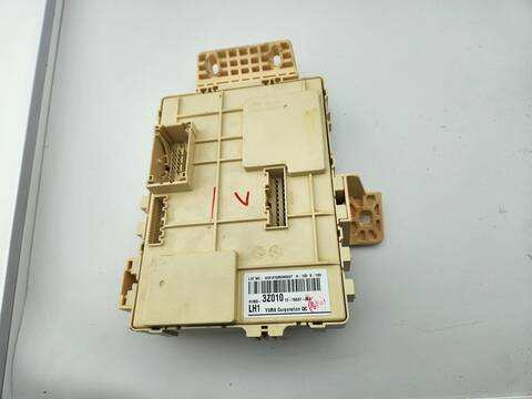 Foto 3ª: Caja Reles Fusibles Hyundai i40 STYLE 141CV 104KW [D4FD] (2015)