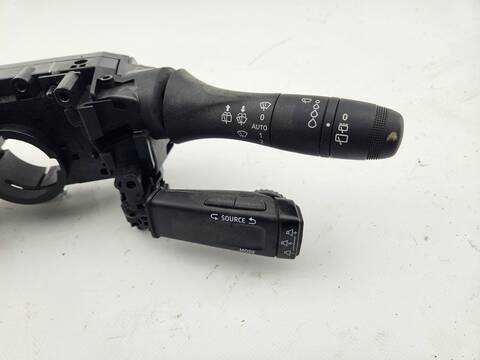 Foto 4ª: Mando Multifuncion Renault Clio EQUILIBRE 100CV 74KW [K9K876] (2023)