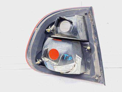 Foto 3ª: Piloto Trasero Derecho Seat Cordoba STELLA BERLINA 68CV 50KW [AGP] (2000)