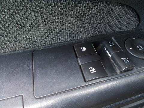 Foto 3ª: Botonera Elevalunas Opel Zafira COSMO 120CV 88KW [Z19DT] (2007)