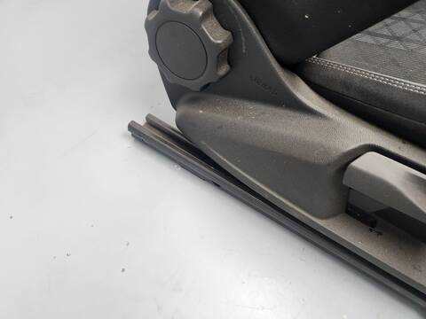 Foto 4ª: Asiento Delantero Derecho Volkswagen Polo LIFE 95CV 70KW [DLAC] (2022)