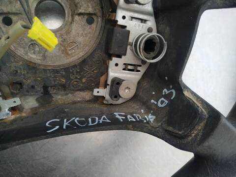 Foto 2ª: Volante Skoda Fabia 75CV 55KW (2000)