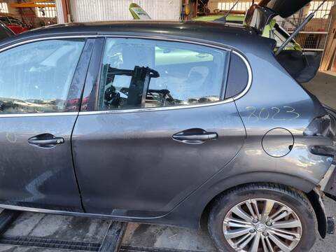 Puerta Trasera Izquierda Peugeot 208 ALLURE 99CV 73KW