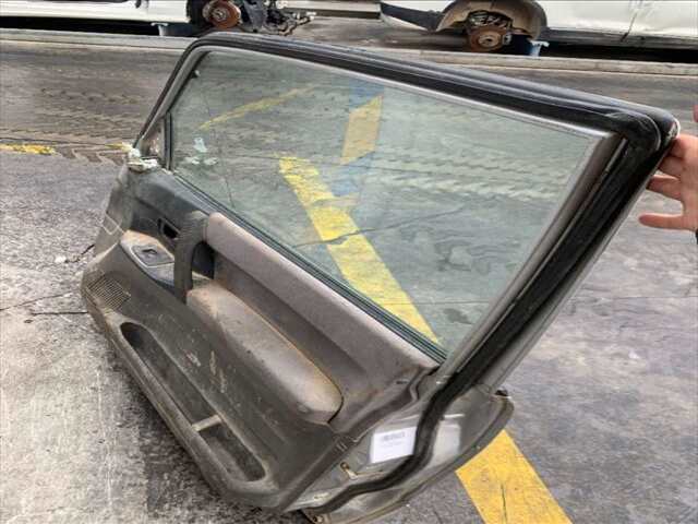 Foto 2ª: Puerta Delantera Derecha Mitsubishi Montero 3.2 DID 160CV [4M41] (2000)