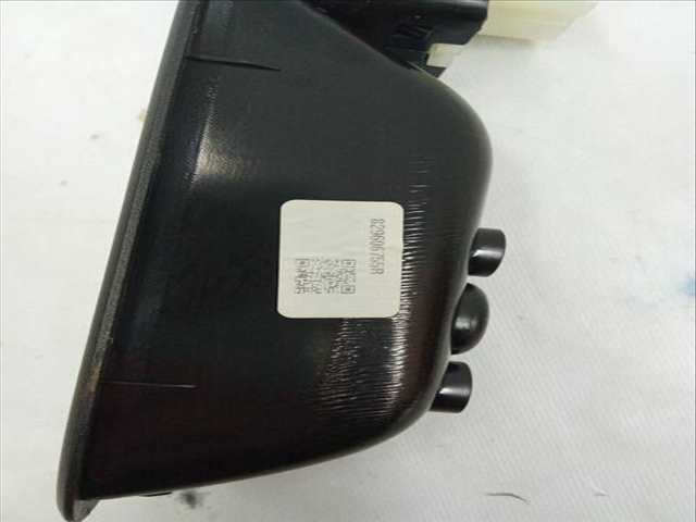 Foto 3ª: Botonera Elevalunas Dacia Duster 1.3 TCE 130 HMMF) 131CV 96KW [H5H 470,H5H 480] (2022)