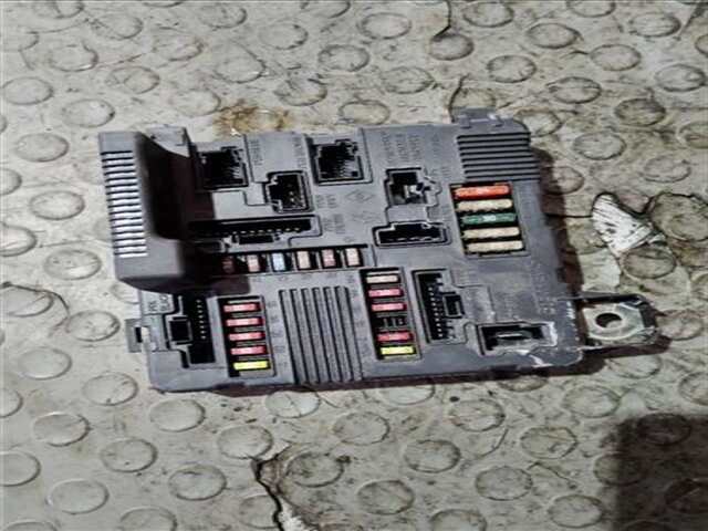 Caja Reles Fusibles Renault Megane 1.9 BUSINESS [1.9 LTR. - 96 KW DCI DIESEL FAP] II BERLINA 5P (10.2002-_)