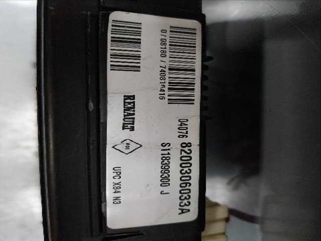 Foto 2ª: Caja Reles Fusibles Renault Megane 1.6 G [G-K4M T7] (2004)