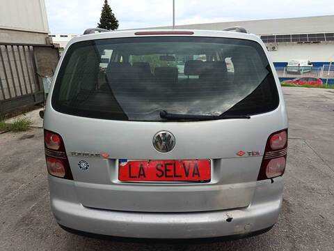 Portón Volkswagen Touran AZV
