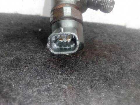 Foto 2ª: Inyectores Iveco Daily 2.3 DIESEL 136CV 100KW CAJA CERRADA [F1AC0481H*A] (2010)