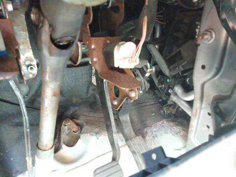 Foto 2ª: Pedal Freno Dacia Sandero TCE 90 B8M1 B8MA) 90CV 66KW [H4B 400,H4B 412,H4B 411,H4B 410,H4B 408] (2015)