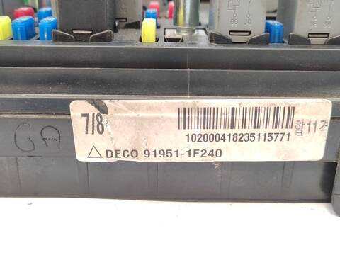 Foto 3ª: Caja Reles Fusibles Kia Sportage 2.0 CRDI 140CV 103KW [D4EA] (2008)
