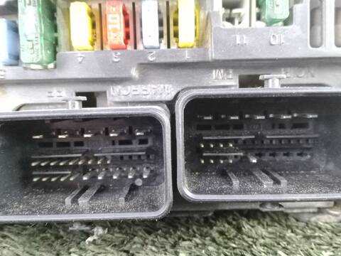 Foto 3ª: Caja Reles Fusibles Peugeot 407 2.0 HDI 135 6DRHRH 6DRHRE 6DRHRG 6DRHRJ) 136CV 100KW [RHR] (2006)