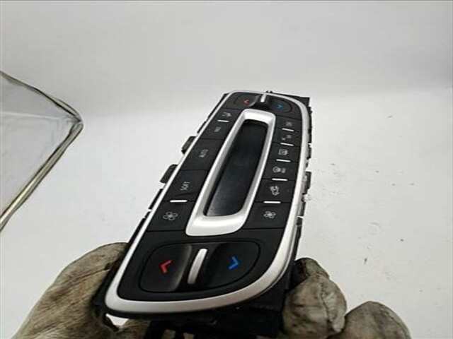 Foto 3ª: Mando Climatizador Renault Megane 1.6 DYNAMIQUE [1.6 LTR. - 81 KW 16V] III COUPE-CABRIO (04.2010-_)