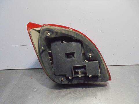 Foto 4ª: Piloto Trasero Derecho Ford Fiesta BASICO BERLINA 60CV 44KW [J4L] (2000)