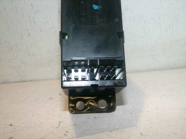 Foto 4ª: Botonera Elevalunas Hyundai Lantra 1.9 D 2000-2003,RANCHERA [DJY] (2000)