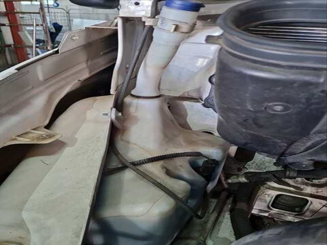 Deposito Limpiaparabrisas Iveco Daily NATURALPOWER 35S14 35C14 40C14 50C14 60C14 65C14 ... 136CV 100KW FURGONETA