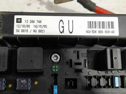 Foto 3ª: Caja Reles Fusibles Opel Astra 1.7 16V CDTI 101CV [Z17DTH] (2006)