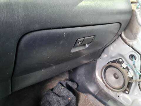 Guantera Toyota Rav4 2.0 D-4D EXECUTIVE 4X4 2003 ) 116CV 85KW