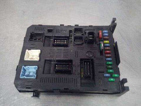 Foto 2ª: Caja Reles Fusibles Peugeot 407 PACK COUPE 204CV 150KW [UHZ] (2006)