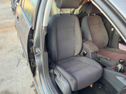 Foto 3ª: Asiento Delantero Derecho Volkswagen Golf BKD (2003)