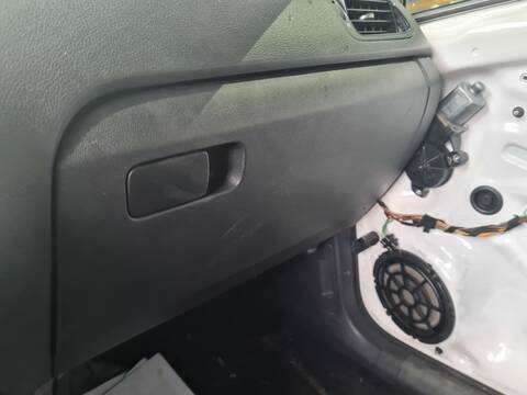 Guantera Volkswagen Polo ADVANCE 90CV 66KW