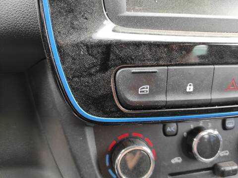 Botonera Elevalunas Dacia Spring 4DB401