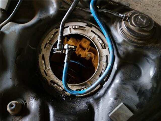 Foto 3ª: Deposito de Combustible Mercedes Clase C 160 2.1 C 220 D (205.304) [2.1 LTR. - 125 KW CDI CAT] [651.921]