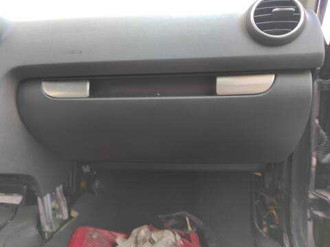 Guantera Audi A3 BKD