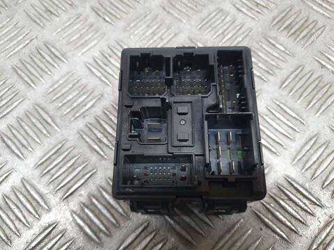 Foto 2ª: Caja Reles Fusibles Kia Stinger GT-LINE 2WD 245CV 180KW [G4KL] (2020)