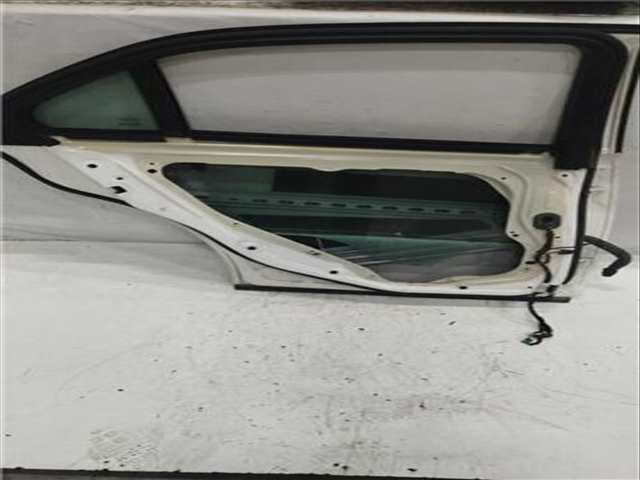 Foto 2ª: Puerta Trasera Izquierda Mercedes Clase E 180 E 220 BLUEEFFICIENCY 170CV 125KW