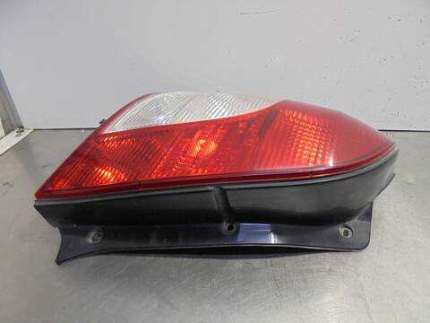 Foto 4ª: Piloto Trasero Izquierdo Kia Carens 1.8 CAT 110CV 81KW [TB] (2002)