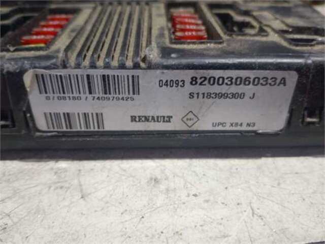 Foto 3ª: Caja Reles Fusibles Renault Megane 1.5 AUTHENTIQUE [1.5 LTR. - 74 KW DCI DIESEL] II GRANDTOUR (2003-_) [K9K F7]