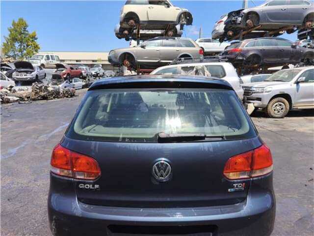 Portón Volkswagen Golf 1.6 ADVANCE BLUEMOTION [1.6 LTR. - 77 KW TDI DPF]