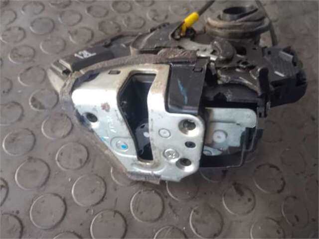 Foto 2ª: Cerradura Puerta Trasera Izquierda Toyota Corolla 2.2 D-4D SPORT [2.2 LTR. - 130 KW D-CAT] [2AD-FHV]