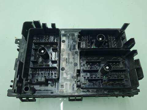 Foto 3ª: Caja Reles Fusibles Opel Astra COSMO 110CV 81KW [A17DTR] (2010)