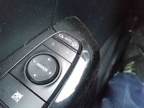 Foto 4ª: Mando Retrovisor Kia Sportage BUSINESS 2WD 116CV 85KW [D4FE] (2018)