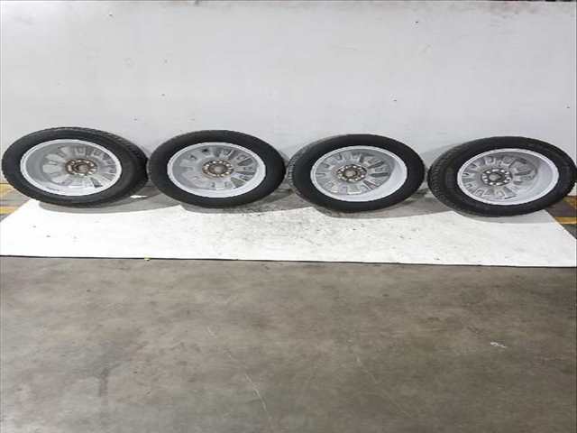 Foto 3ª: Juego LLantas Toyota Auris 1.6 ZRE151_) 124CV [1ZR-FE] (2006)