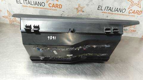 Foto 3ª: Guantera Toyota Auris HYBRID ACTIVE BUSINESS PLUS 136CV 100KW [2ZR] (2017)