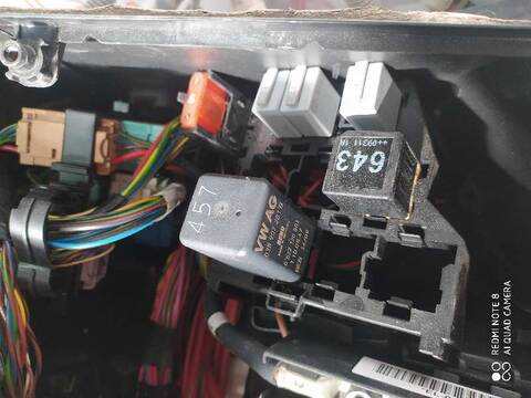 Foto 2ª: Caja Reles Fusibles Volkswagen Transporter D T5 7E) KASTEN-MITTELHOCHDACH [CAA] (2010)