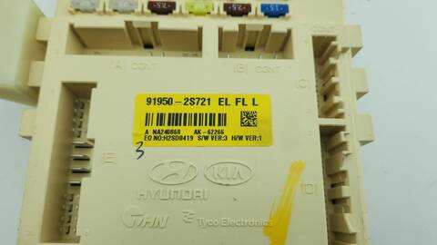 Foto 3ª: Caja Reles Fusibles Hyundai ix35 1.7 CRDI 116CV 85KW [D4FD] (2015)