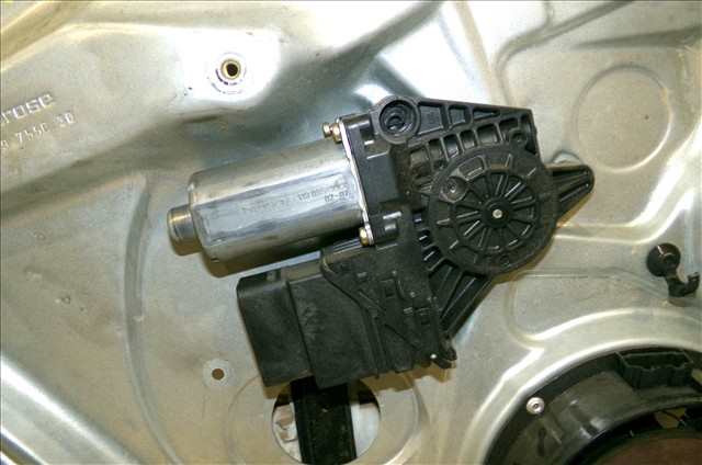 Foto 2ª: Elevalunas Eléctrico Trasero Izquierdo Volkswagen Passat 1.9 TDI 2000-2005 [AVF] (2002)