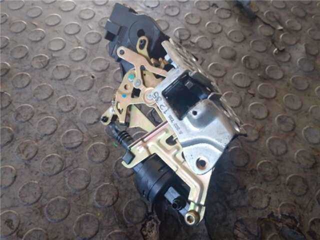 Foto 3ª: Cerradura Puerta Delantera Derecha Mercedes Clase C 160 2.8 280 (202.028) [2.8 LTR. - 142 KW 24V CAT] [M 104.941]