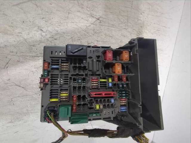 Caja Reles Fusibles Bmw Serie 1 114 120 D 177CV